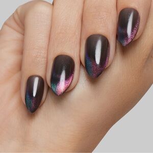 Kleo Kolor Press-On Gel Nails in shade Drama Fan